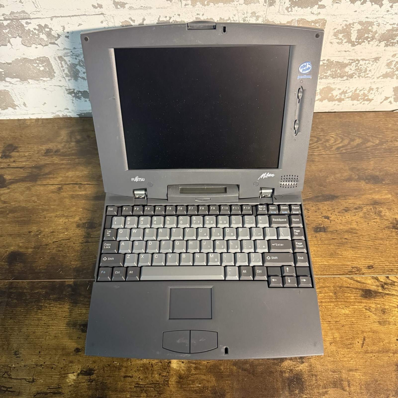 Vintage - Fujitsu Milan FPC-05-00-4A Laptop