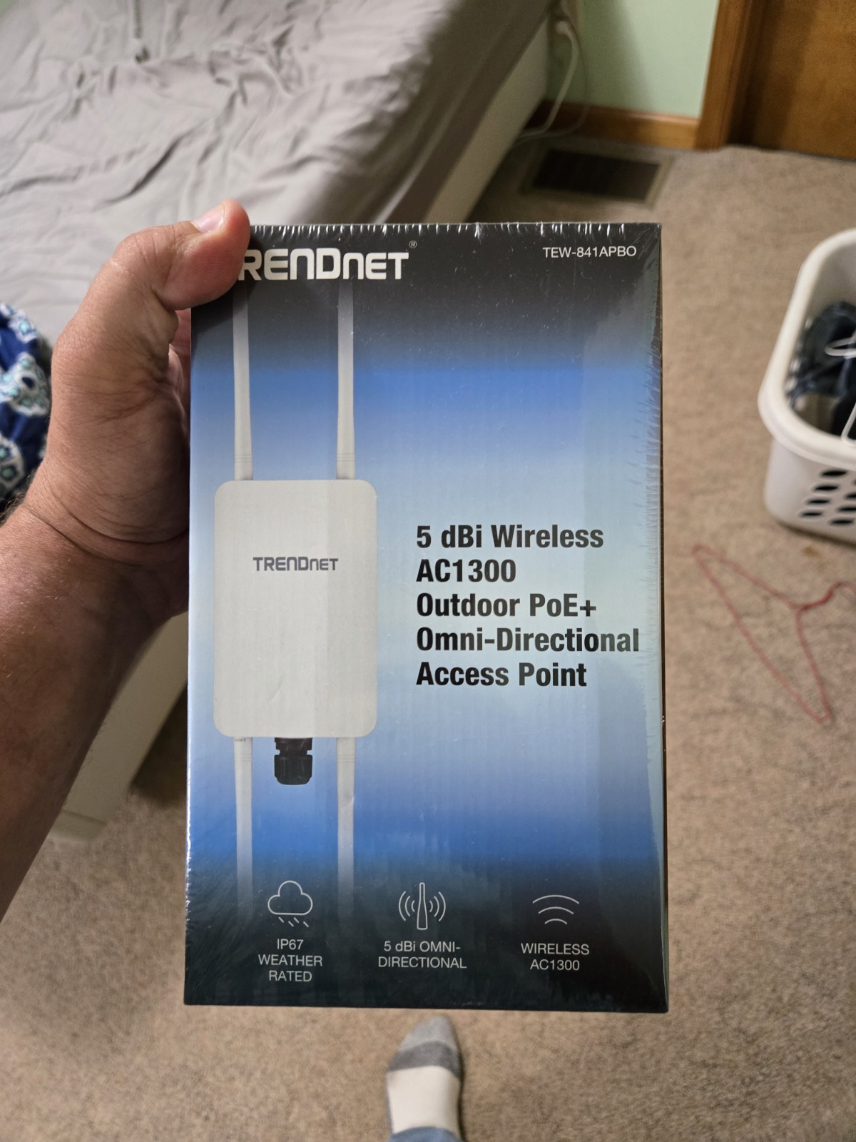 TRENDnet TEW-841APBO,5dBi Wireless AC1200 Outdoor PoE+ Omni Directional Access
