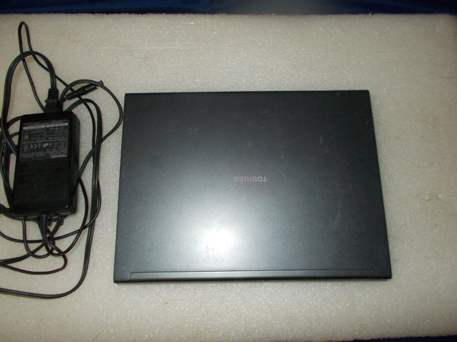 Toshiba U205-S5057 satellite laptop with ac adapter