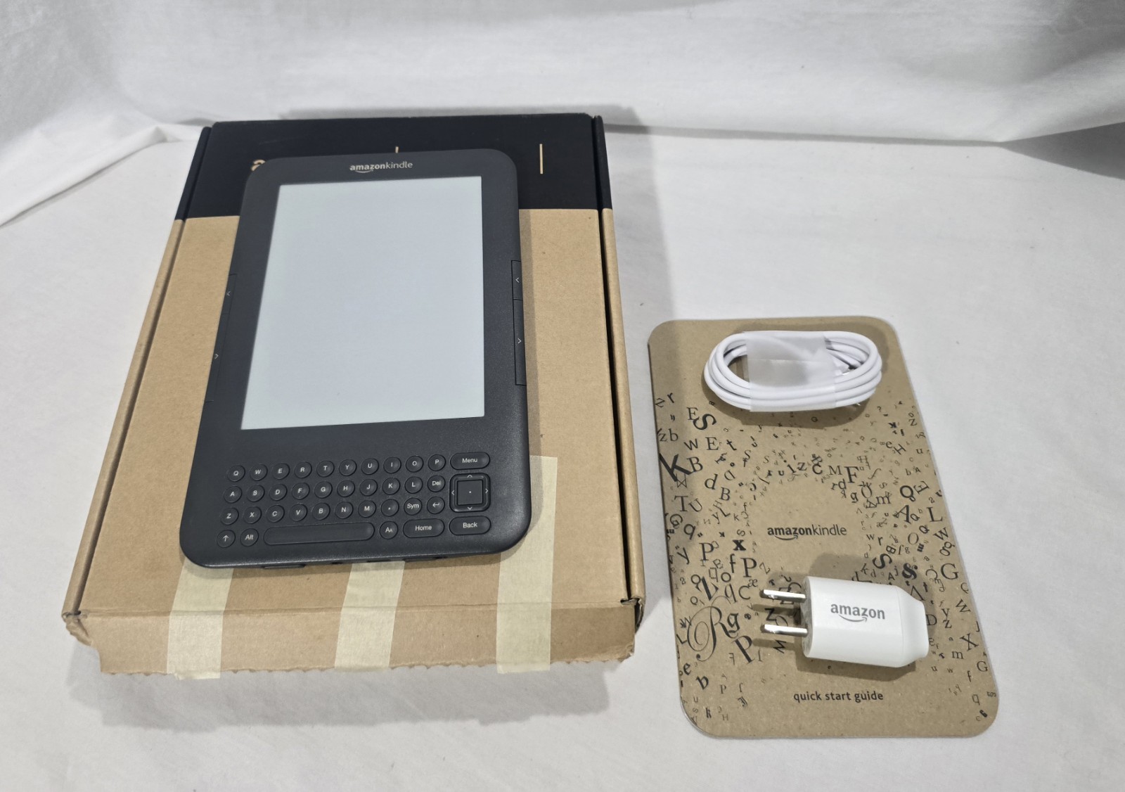 Amazon Kindle Keyboard 4GB, Wi-FI + 3G, 6in eBook Reader - Graphite- 
