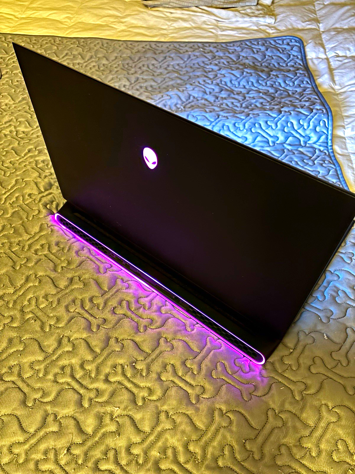 Original box Alienware m17 R4 Intel Core i7, 3060, 17.3in, 32gb ram, 1Tb storage