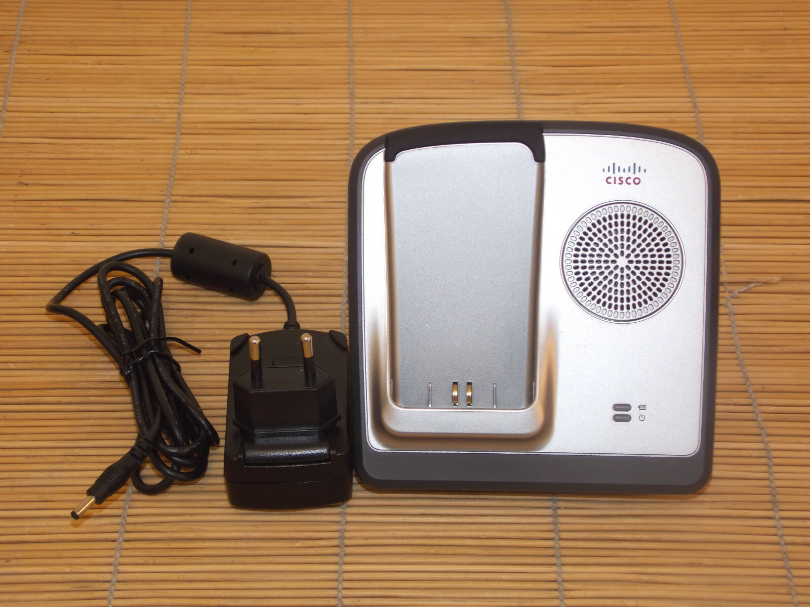 Cisco CP-DSKCH-7925G-BUN 7921G Desk Top Charger + CP-PWR-7925G Power Supply