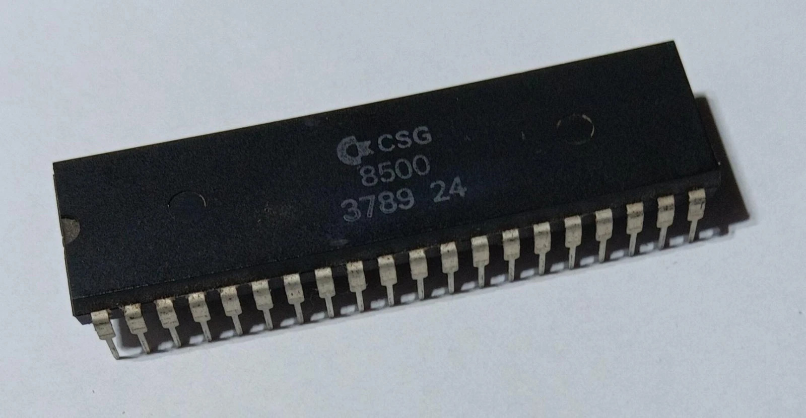 ✅ CHIP CSG 8500 - Commodore C64-C, Tested and working.