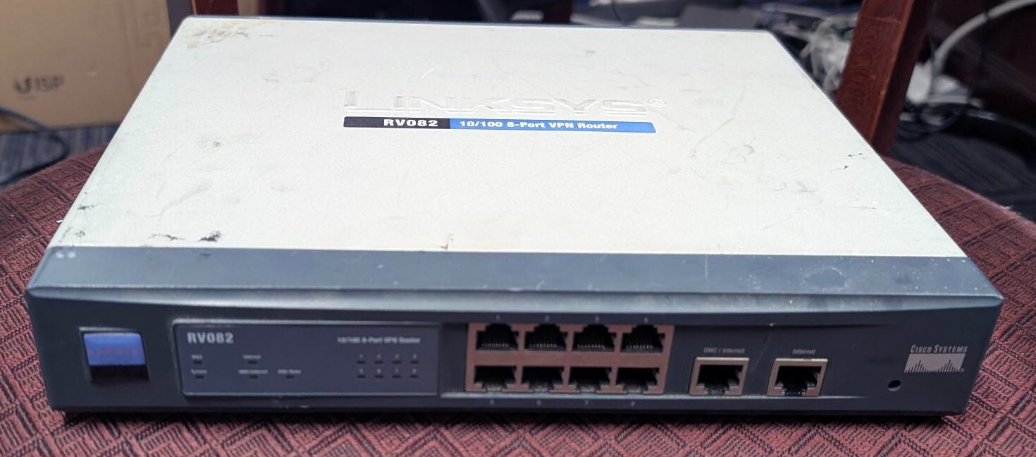 Linksys Cisco RV-082  Used - working