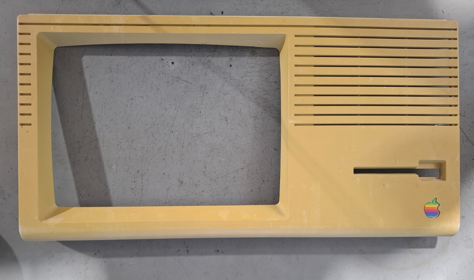 Vintage Apple Lisa 2 Macintosh XL Front Bezel Faceplate Case Badge NO Cracks 