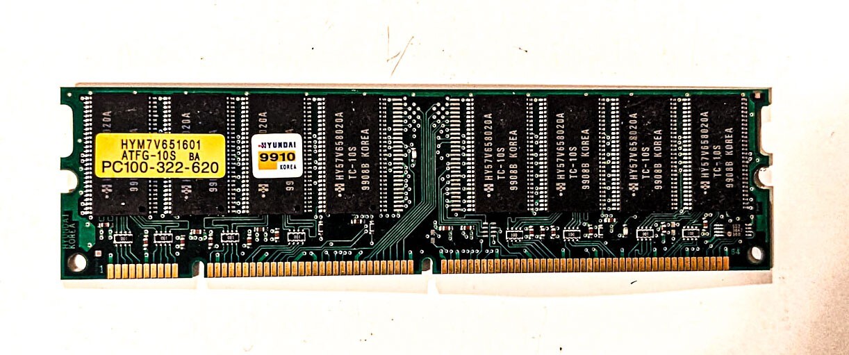 HYUNDAI PC-100 NON-ECC SDRAM Memory Module HYM7V65801