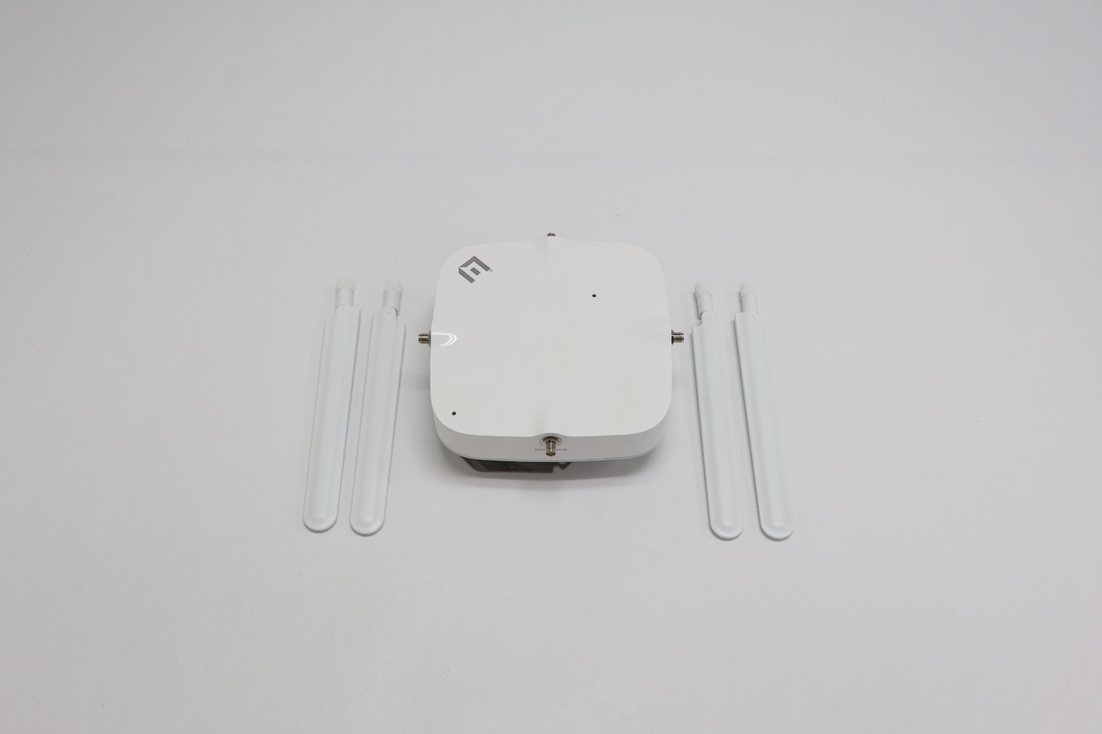 Extreme Networks AP305CX-FCC Enterprise WiFi 6 Access Point w/ 4 Antennas Mount