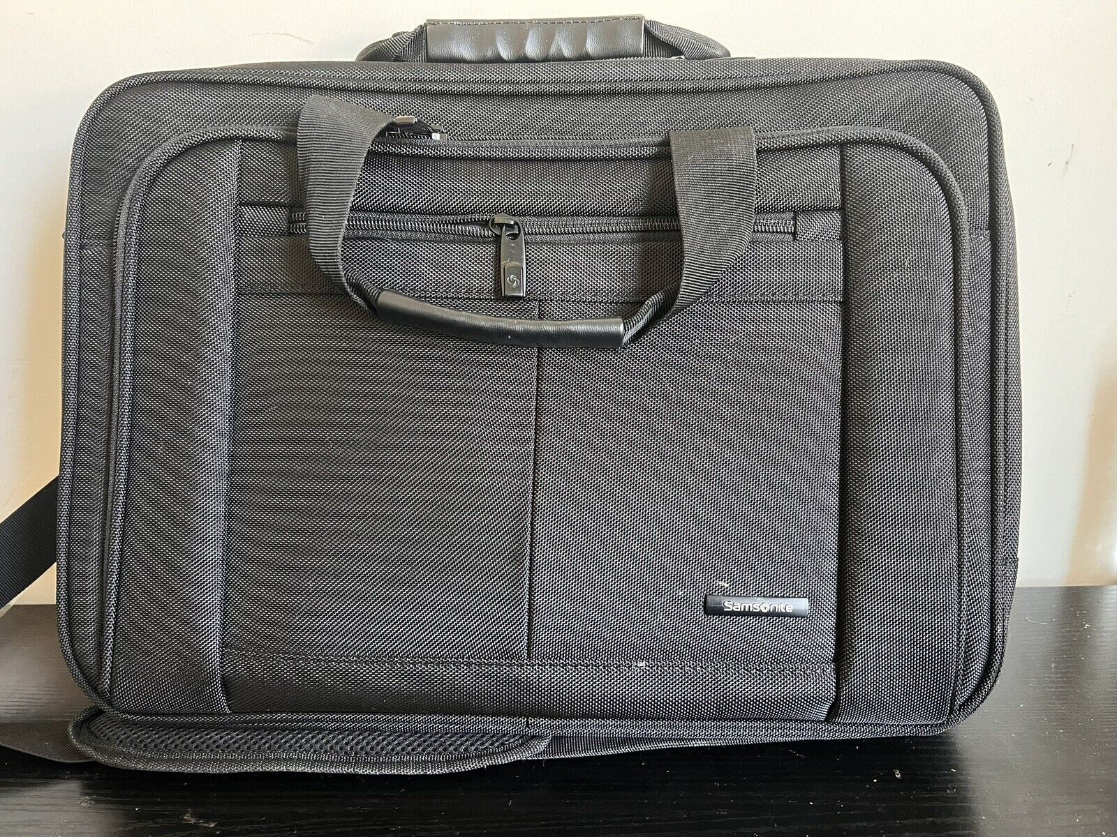 Samsonite Classic Black Multi-Pocket Business Travel Laptop Bag w/Shoulder Strap