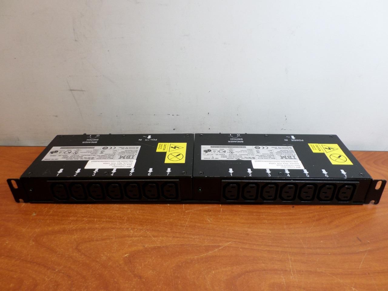 IBM DPI Universal Rack PDU Model 9306-RTPx2 Rack Mount