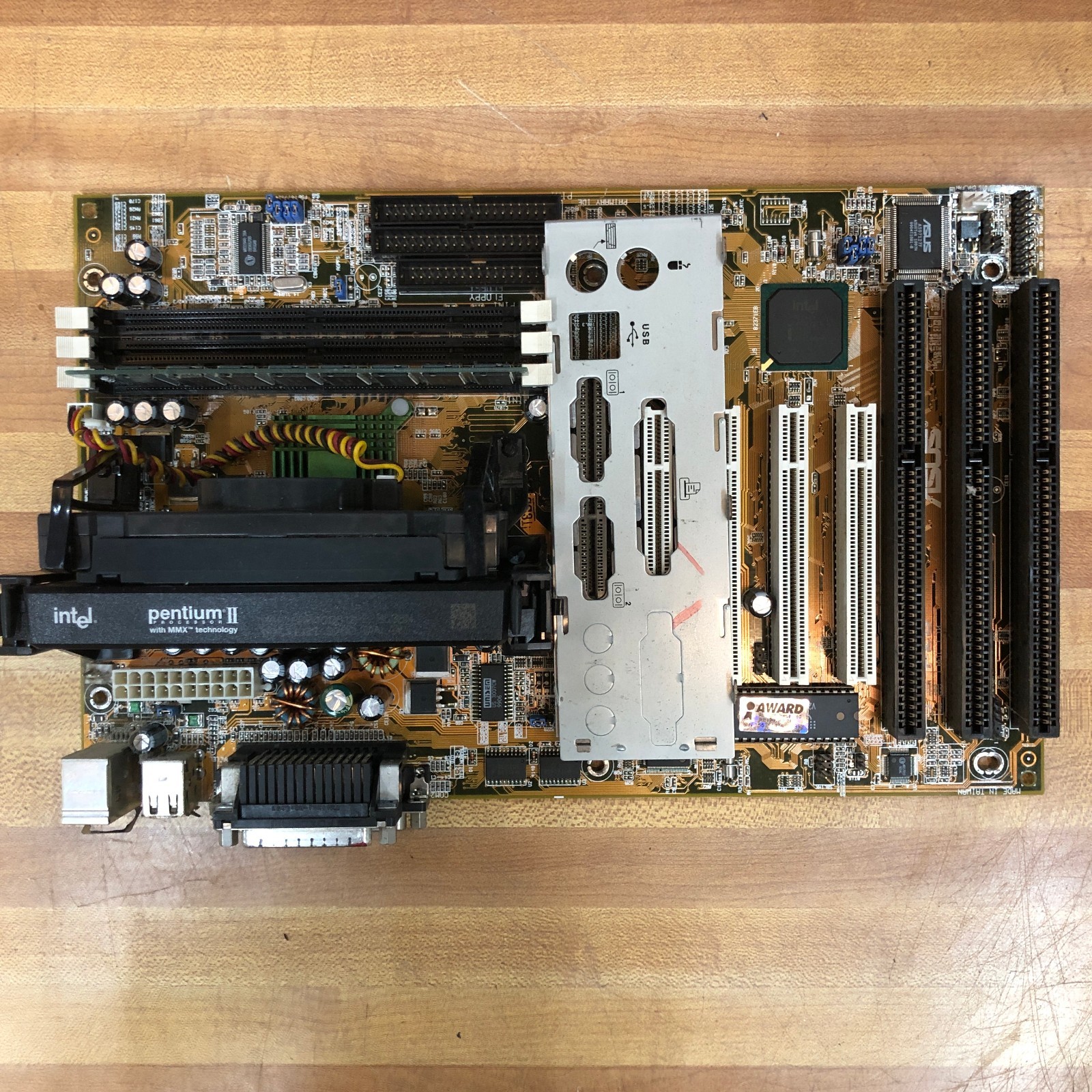 ASUS P2B Motherboard Slot 1  Motherboard Pentium II CPU w/RAM AGP/PCI/ISA Slots