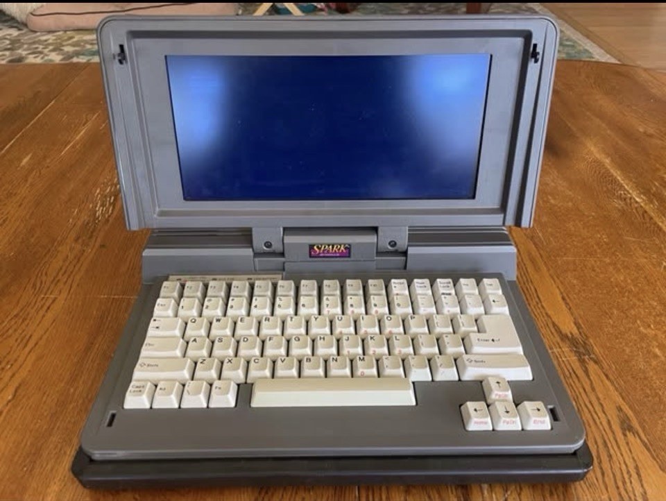 Vintage DAEWOO “SPARK” Portable Computer – Rare Retro Tech (Made in Japan)