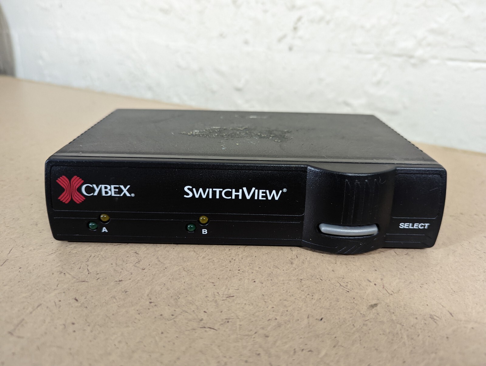 CYBEX Switchview 2-Port KVM Switch MPN: 520-194-001
