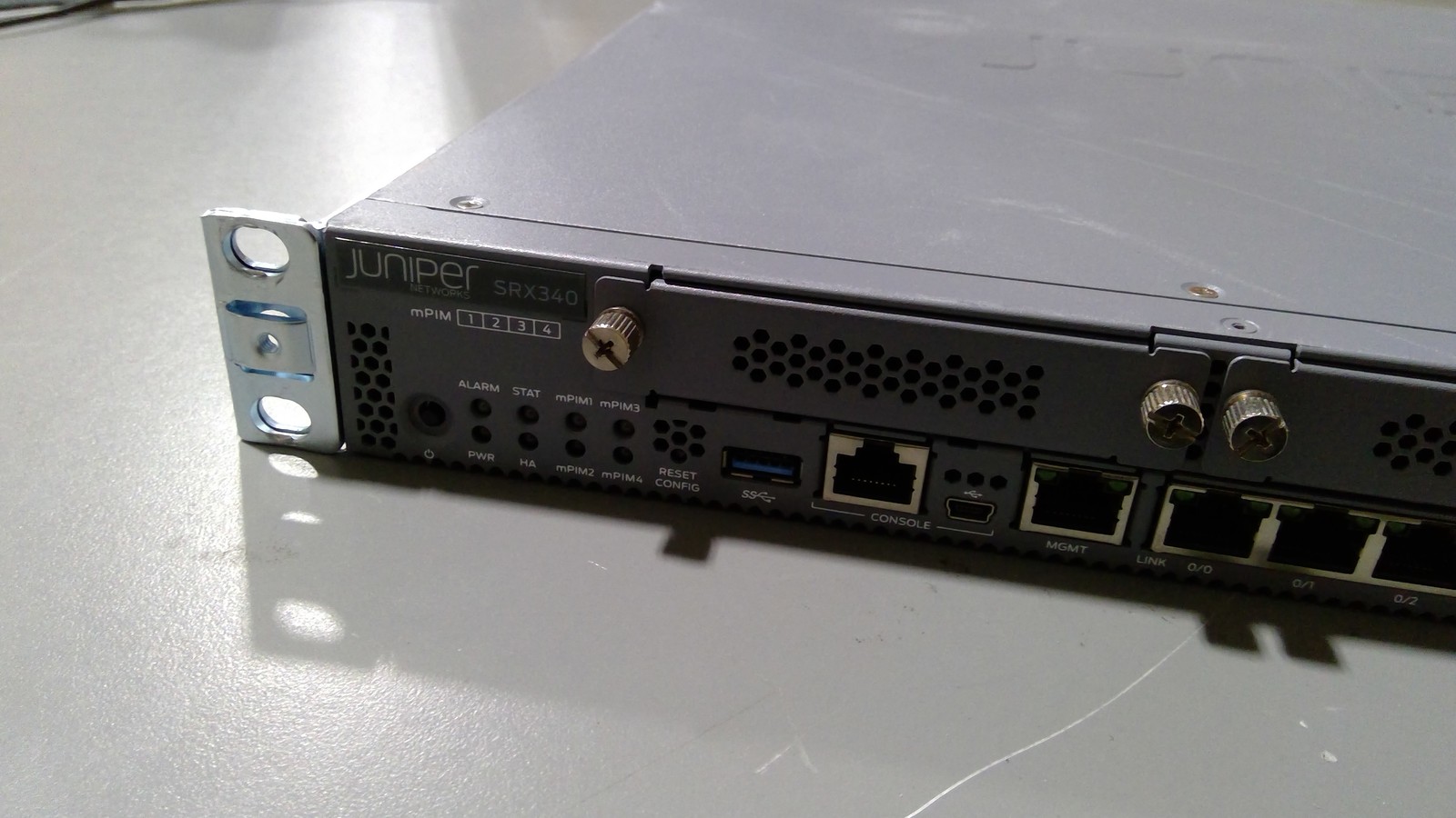 Juniper Networks SRX340 REV: A Network Switch