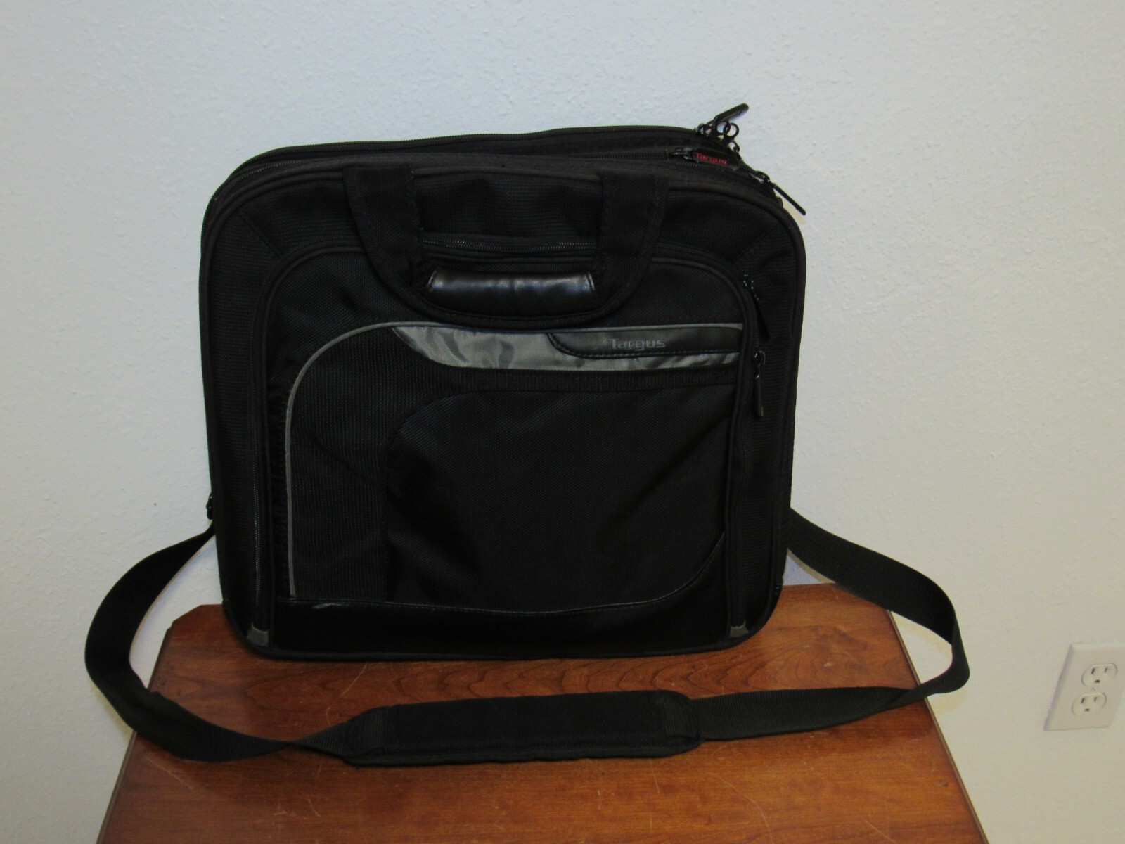 Targus Laptop Bag Computer Travel Case Black 16x14 Briefcase