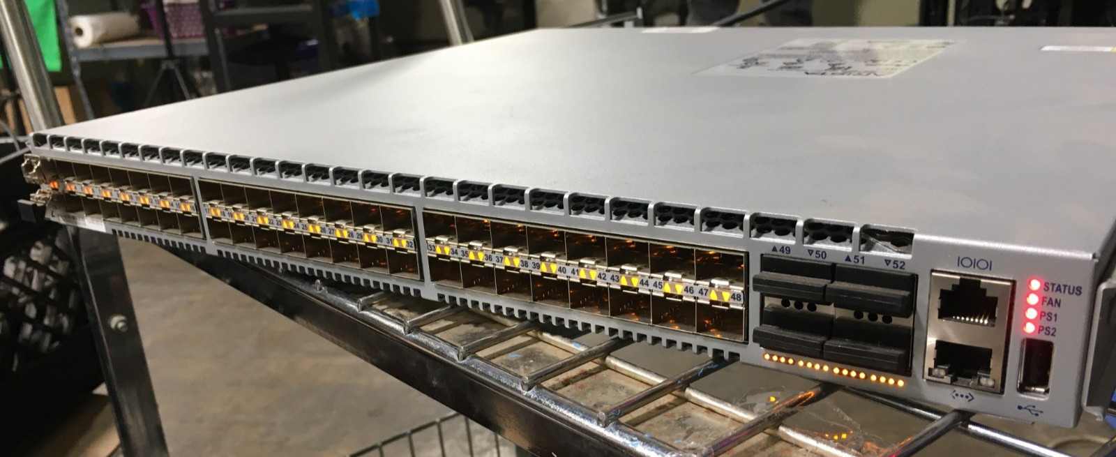 Arista DCS-7050SX-64-R 48x 10G SFP+ 4x 40Gb QSFP Port Ethernet Switch
