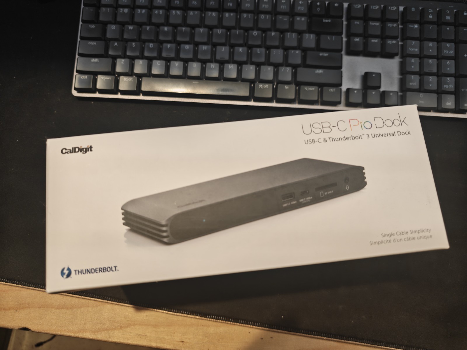 CalDigit USBC Pro Dock Docking Station  Gray   USBCProDockUS07SGAMZ    P G2U