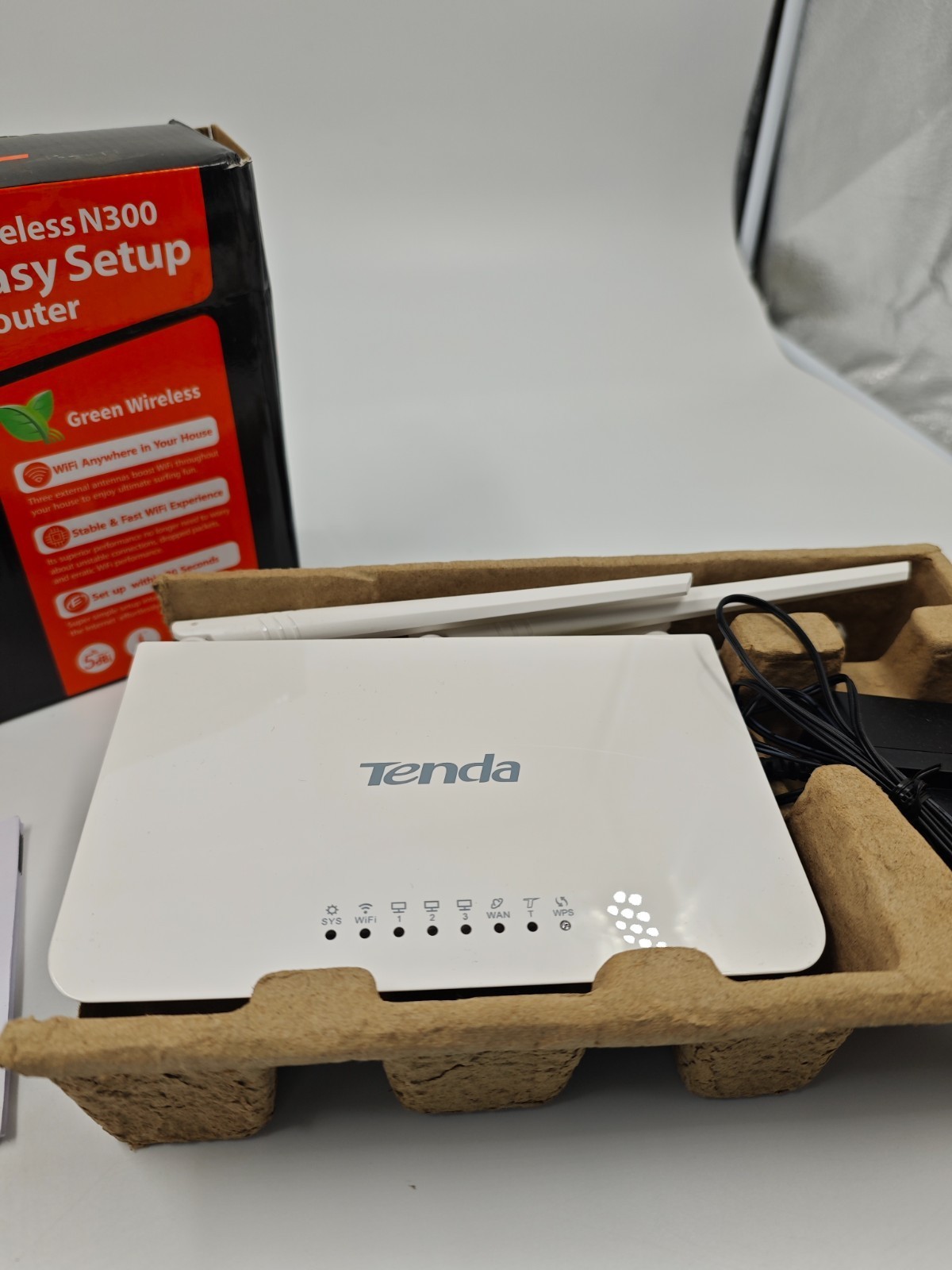 Tenda WIRELESS N300 EASY SETUP ROUTER F3 WiFi Router/Extender WHITE Used