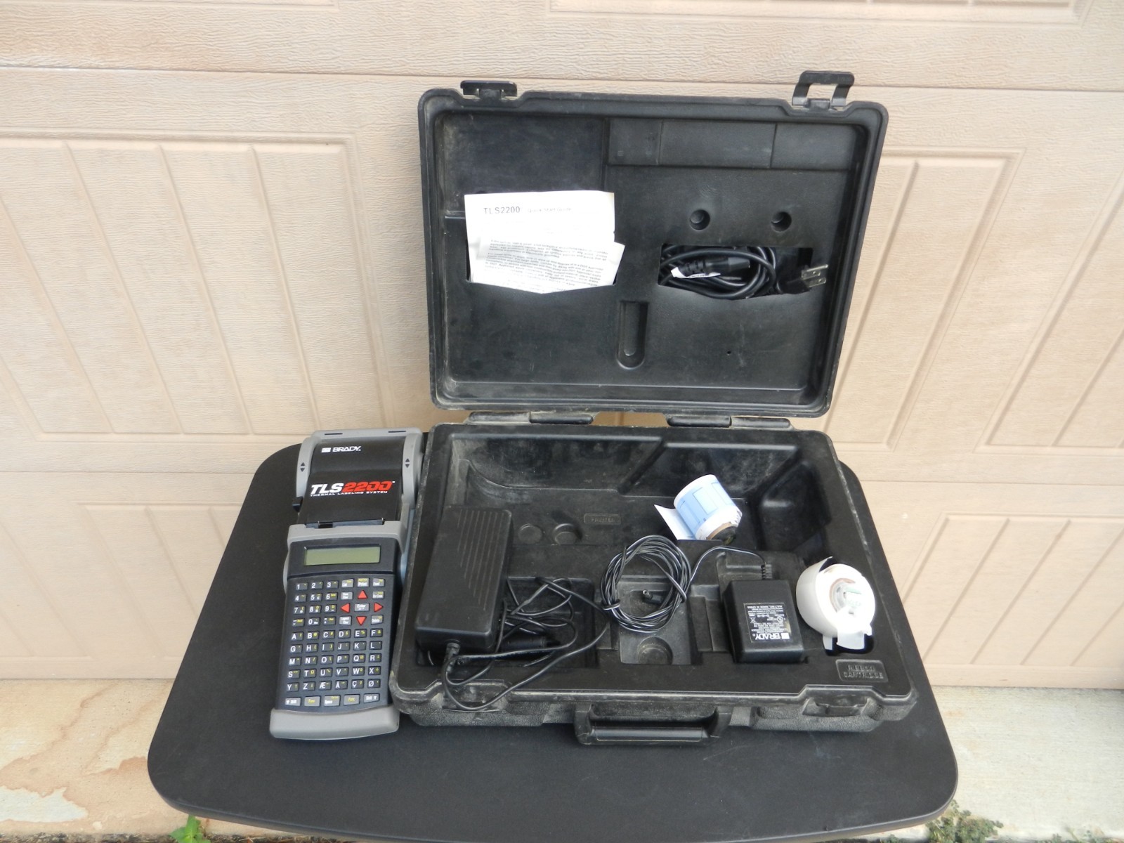 BRADY TLS 2200 PORTABLE LABEL PRINTER "WORKS" AC ADAPTER, CASE, INSTRUCTIONS (2)