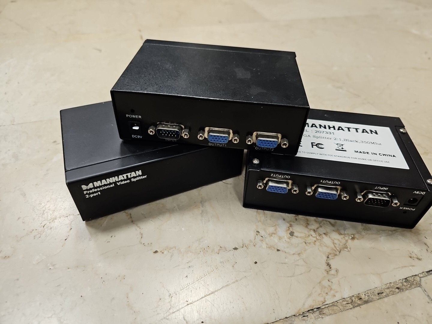 Manhattan Professional 2 Way 350MHz VGA Video Splitter NO POWER SUPPLY