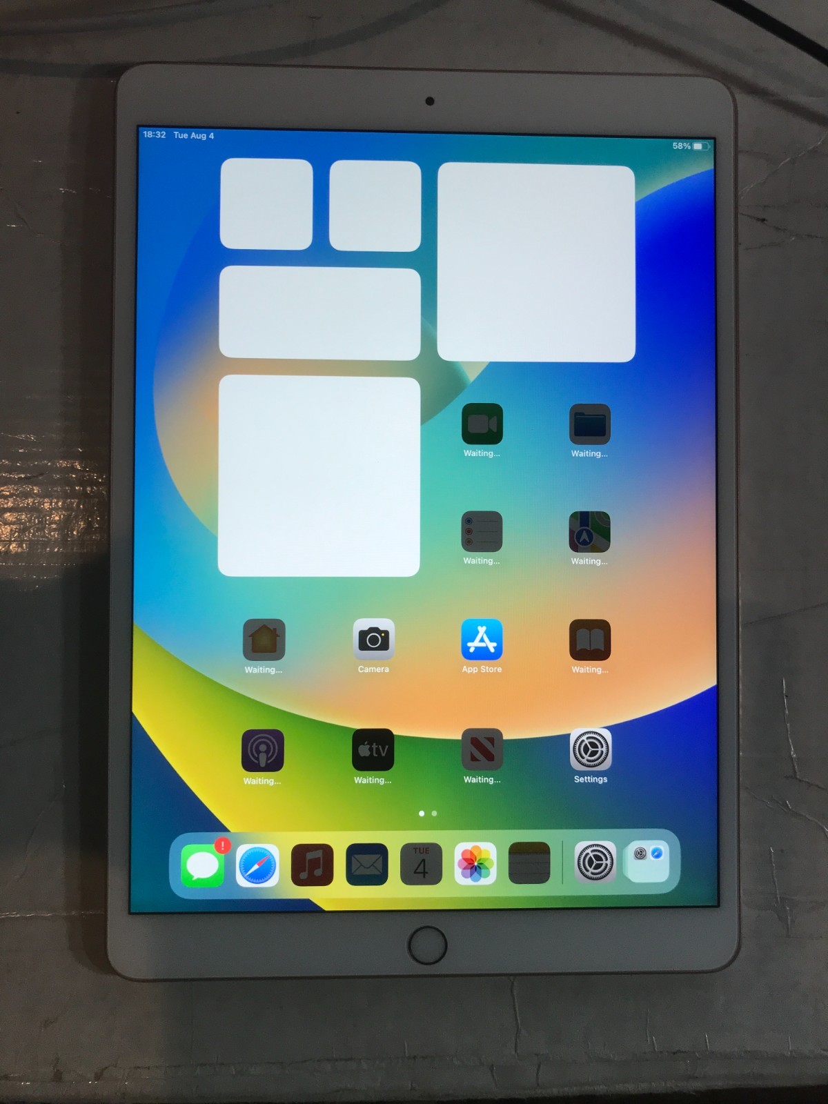 Apple iPad Air 3rd Gen 10.5" 64GB WiFi   Gold A2152 MUUL2LL/A USED Read* #563