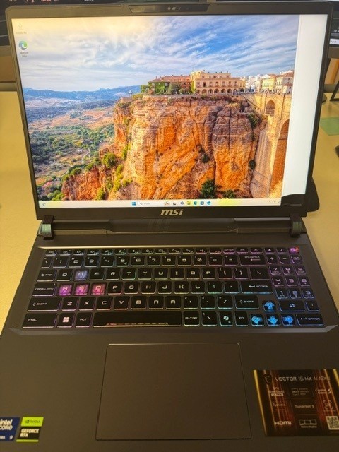 MSI Vector 16 HX AI A2XW  16" Gaming Laptop U9-275HX RTX 5070 32GB 1TB W11P,