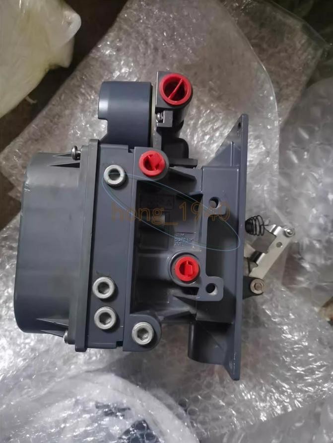 ONE FISHER Valve Positioner DVC6020 New fedex or DHL