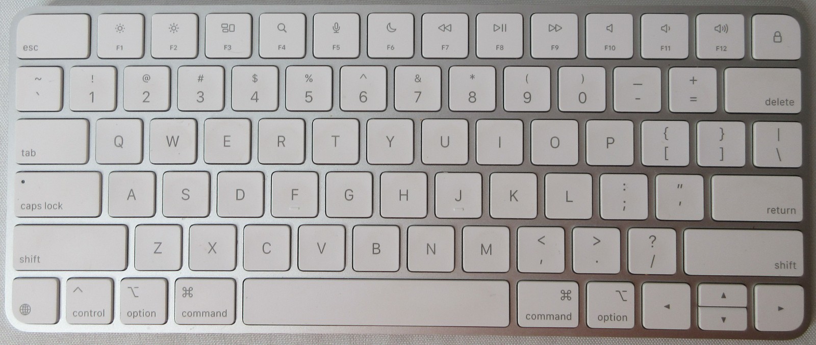 Apple Magic Keyboard A3203 USB-C White Original MXCL3LL/A Genuine EUC Used Twice