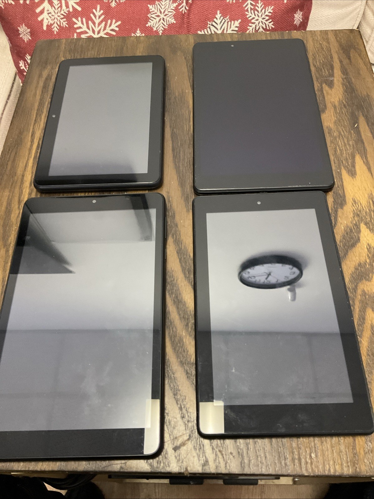 Lot Of 4 iPads Read Description E173