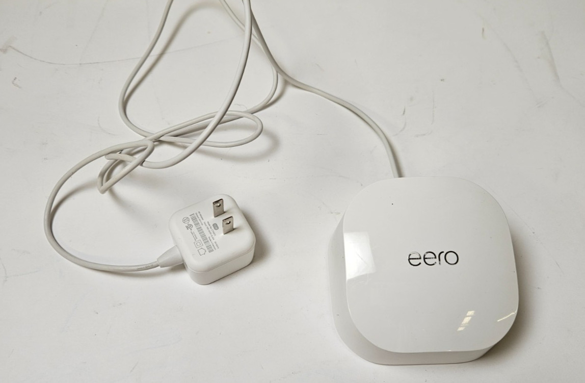 EERO 6 Dual-Band Mesh Wi-Fi Extender White Model Q010001 500 Mbps