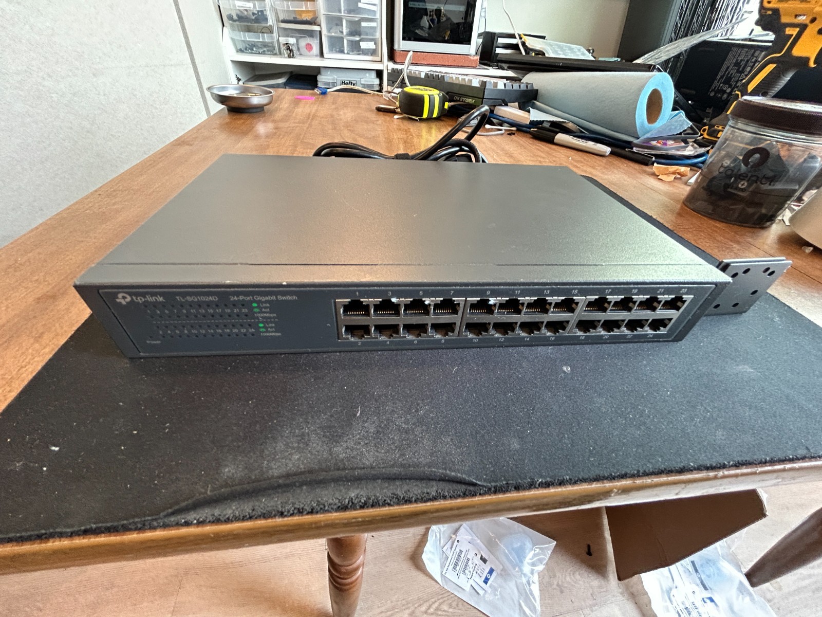 TP-Link 1000Mbs 24-Port Gigabit Desktop/Rackmount Switch Model: TL-SG1024D