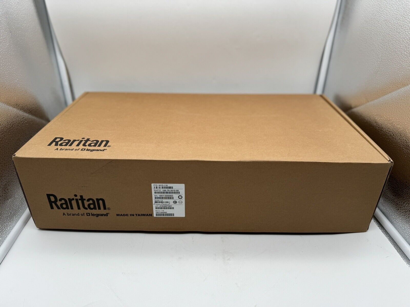 RARITAN MCD-116 100-240Vac 50-60Hz  MCD-LED 16-PORT V1.1 KVM Switch- New In Box