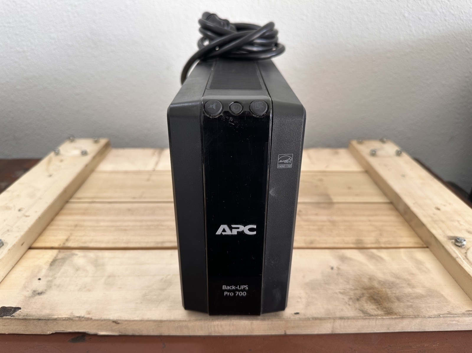 APC Back-UPS Pro 700 BR700G 700VA 420W UPS Battery Backup Surge Protector AS-IS