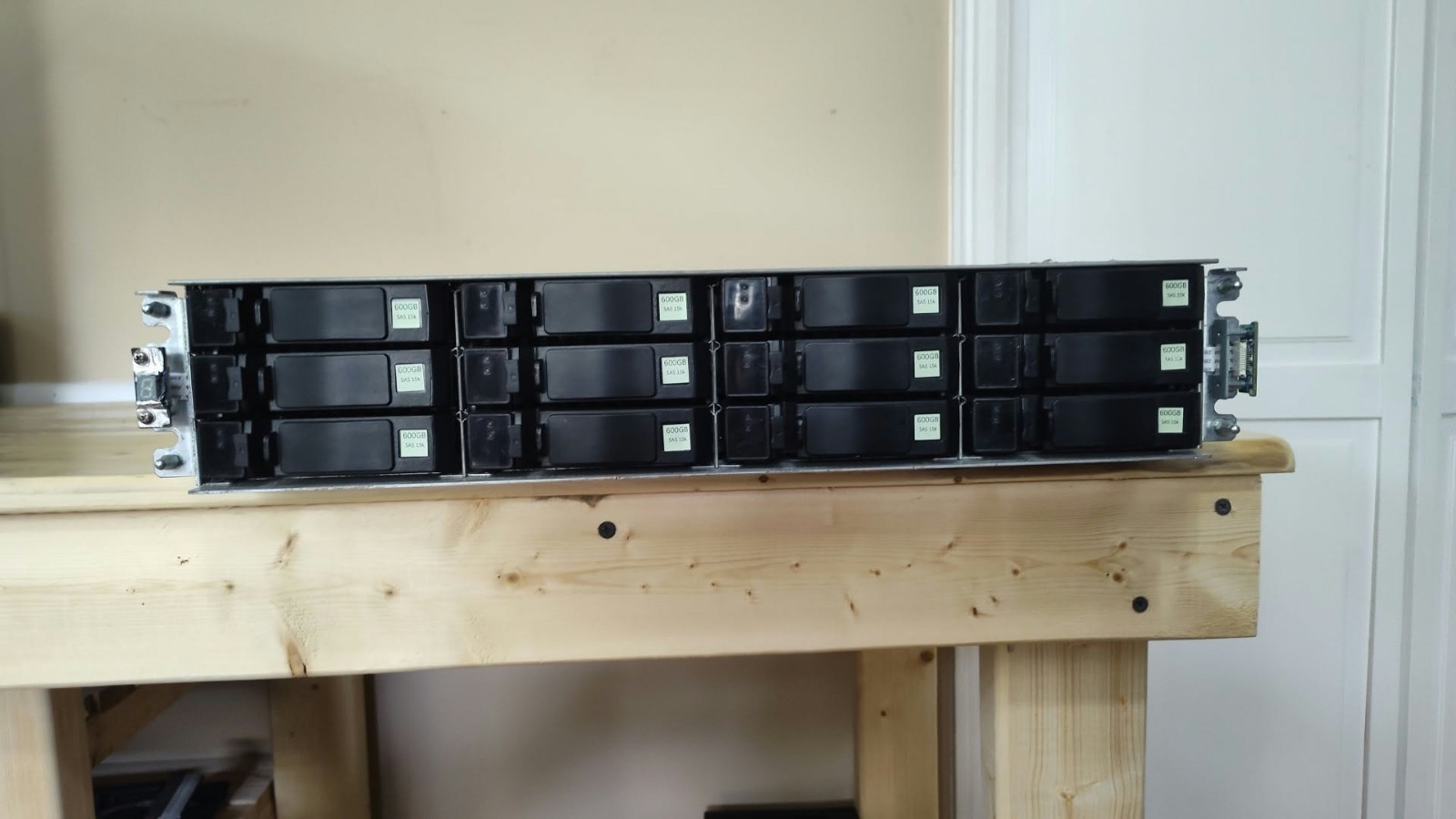 Dot Hill R/Evolution N2S2A (AssuredSAN) 2U 12-Bay 3.5" Storage Array w/ Caddies