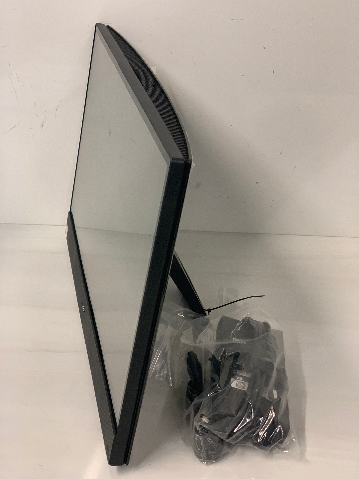 Dell Inspiron 3275 21.5" Touch AIO PC AMD A6-9225 2.60GHz 4GB 256GB SSD Win11