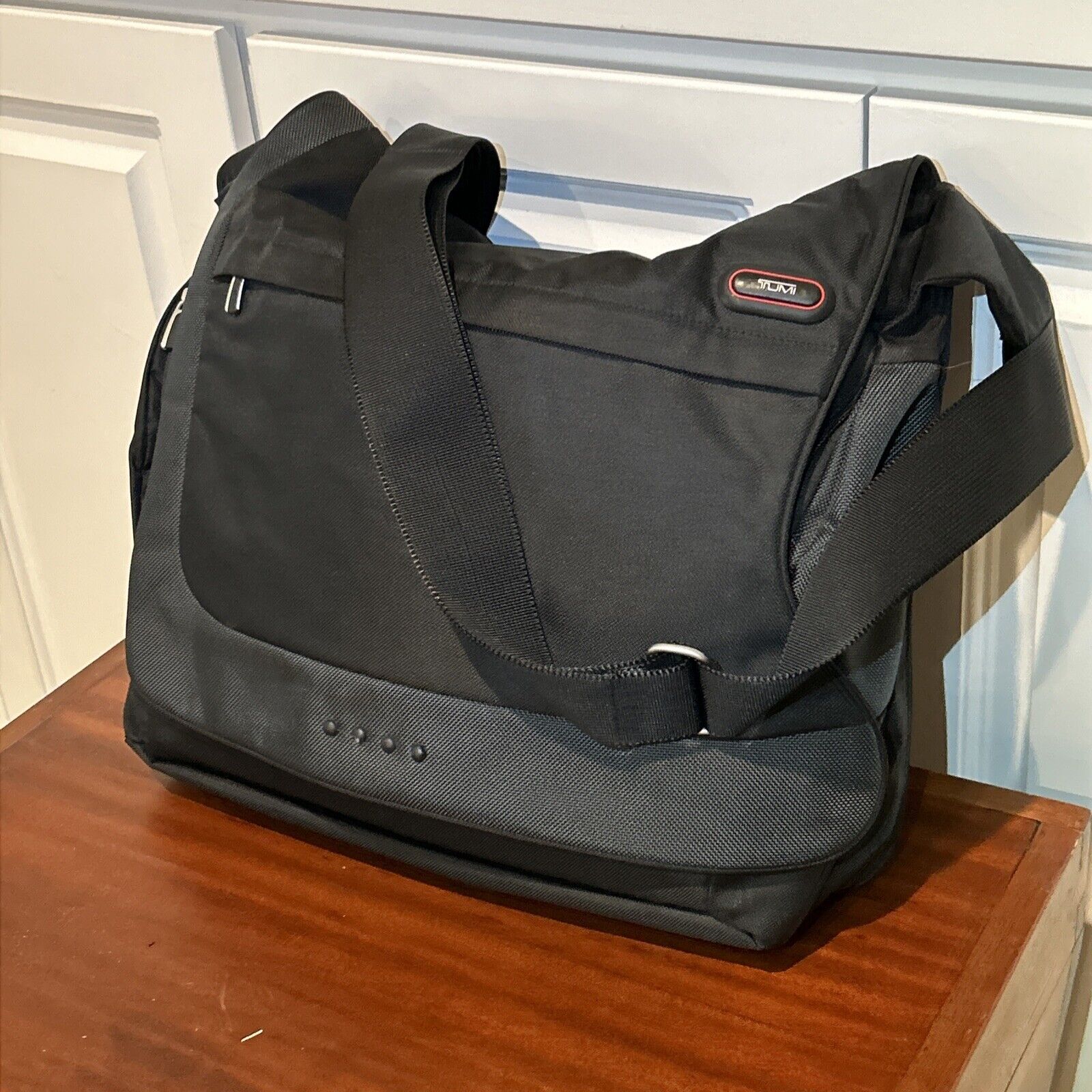 TUMI | 5112D Expandable Messenger Laptop Bag | Nylon | Black