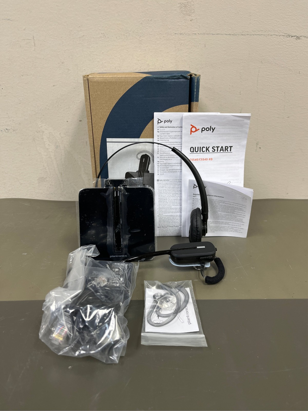 Poly CS540 Wireless DECT Headset (Plantronics) – Single Ear (Mono) Convertible 1