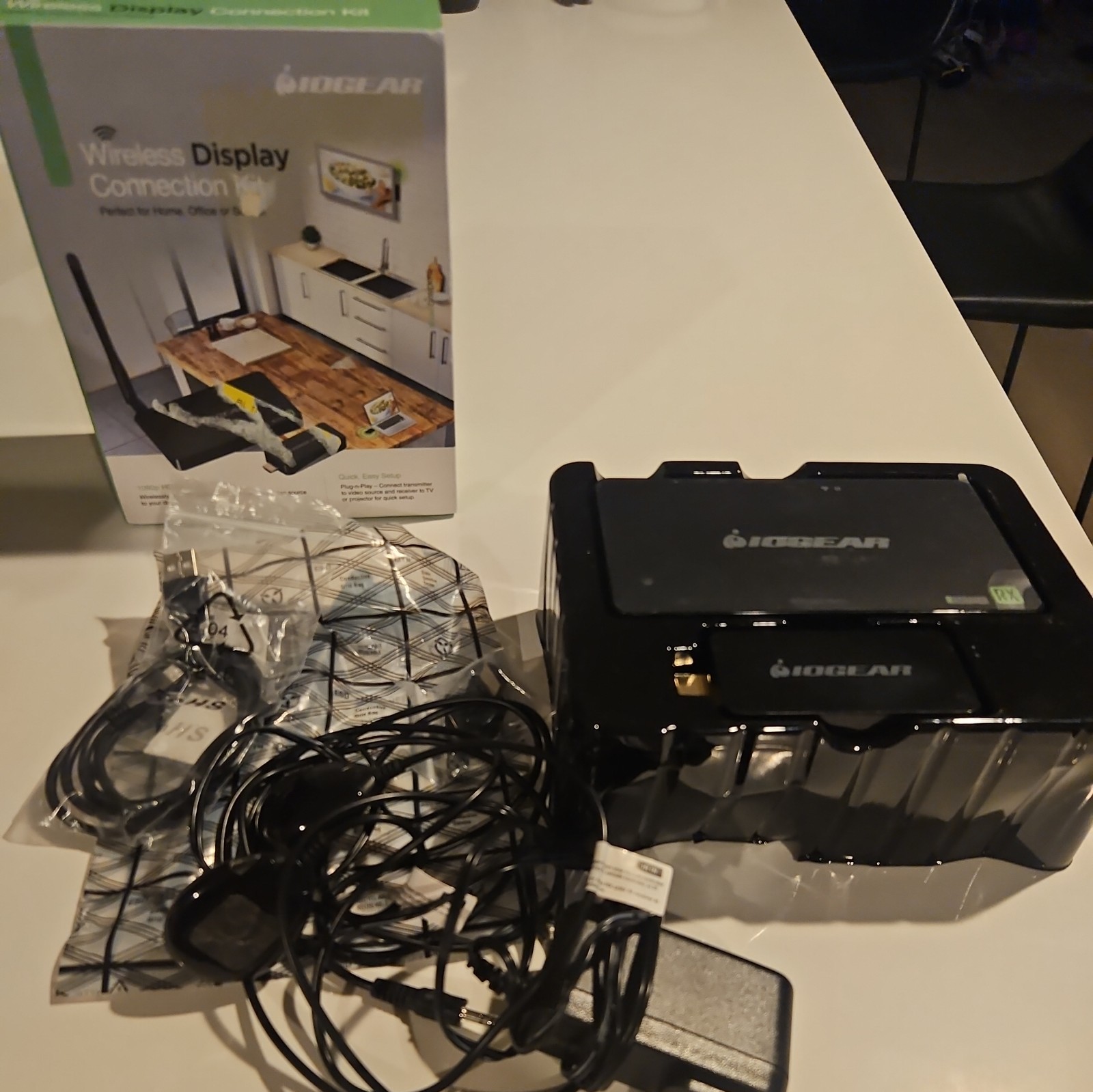 IOGEAR Wireless Display Connection Kit 1080p HDTV Quality - Open Box - Complete