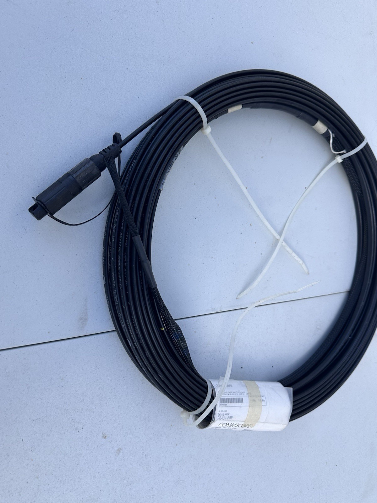 COMMSCOPE SINGLE STRAND LOCATABLE FIBER OPTIC DROP CABLE 100ft SC CONNECTORS