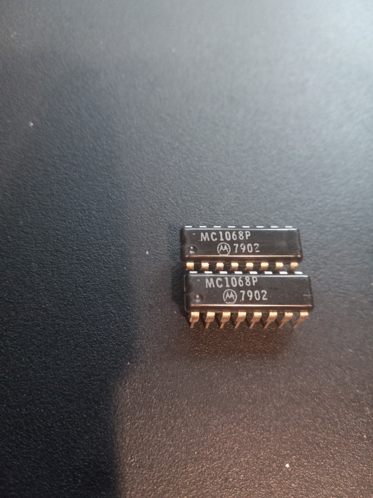 QTY 2 Rare MC1068P Motorola 16 Pin DIP IC, 1979