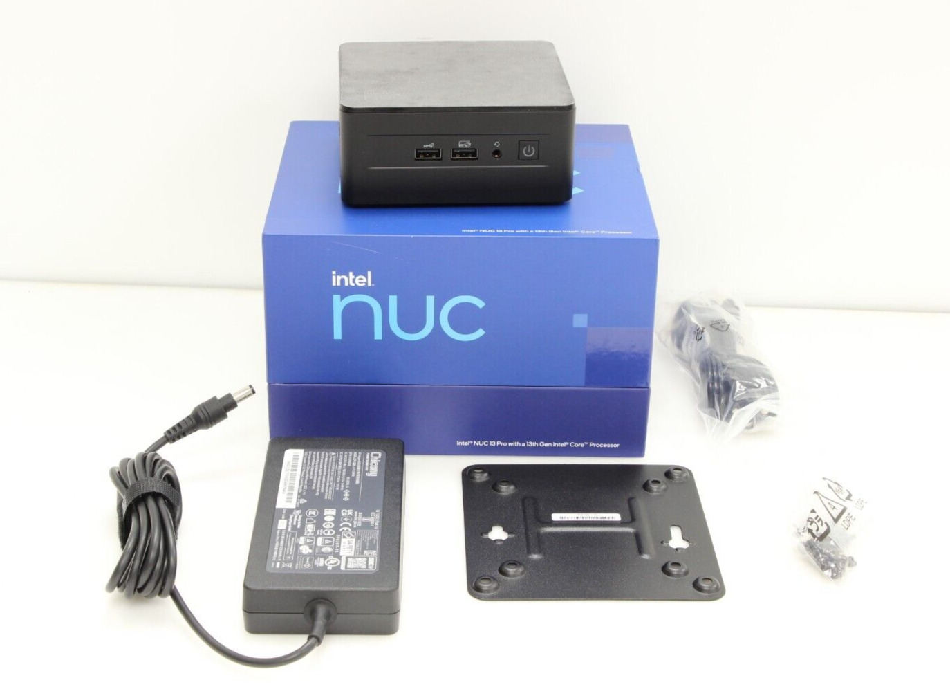 Intel NUC 13 Pro Mini PC Kit (Intel i7-1360P, 3.70GHz) RNUC13ANHi7000U Black