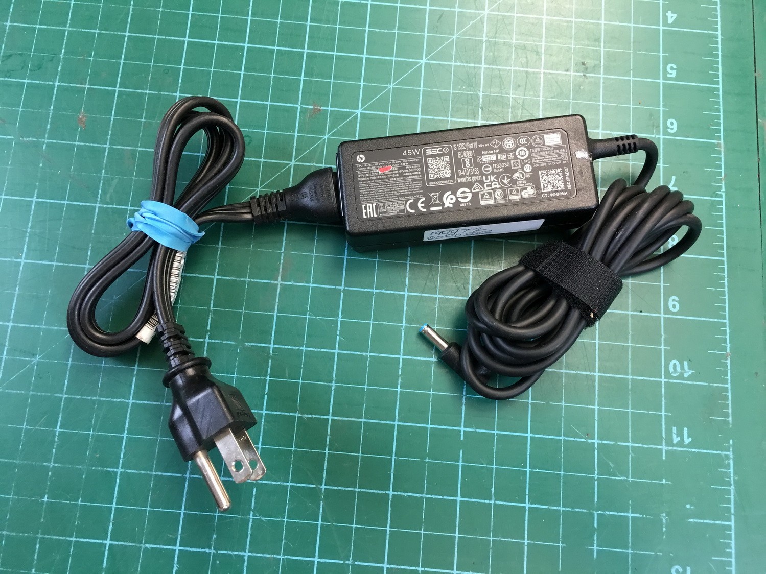 Genuine HP AC Power Adapter 45W 19.5V 2.31A TPN-DA16 741727-001 L25296-003