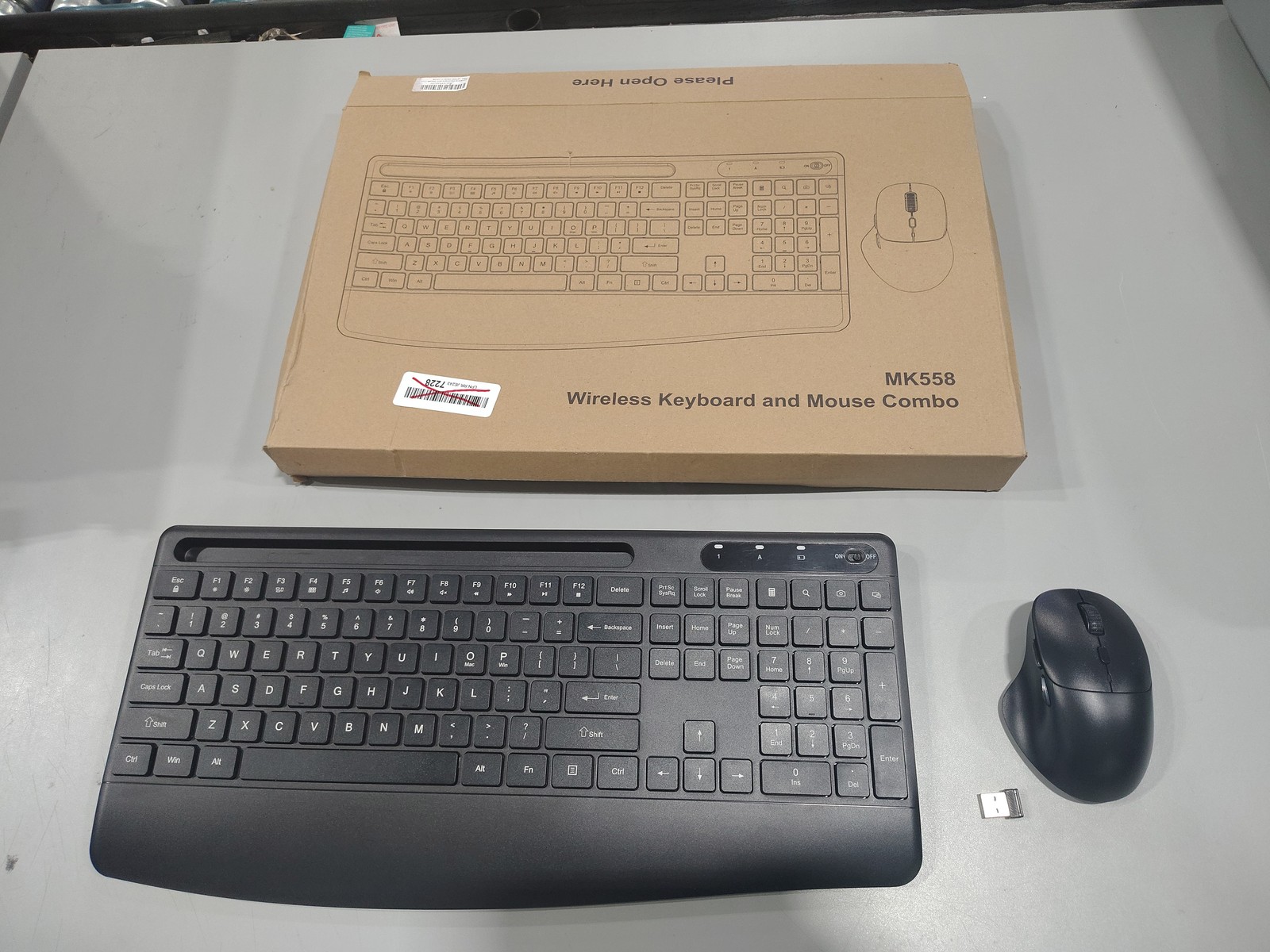 BLACK - GENERIC WIRELESS KEYBOARD AND MOUSE COMBO DY558 WITH WIRELESS DONGLE