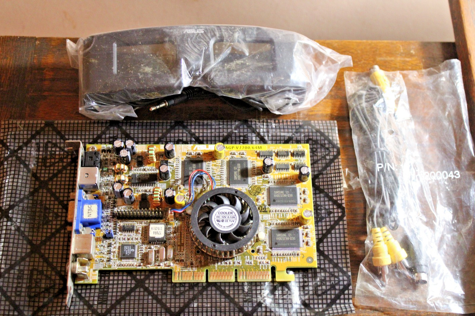 ASUS AGP-V7700 NVIDIA GeForce2 GTS 64MB Video Card w/ VR Glasses & Cables