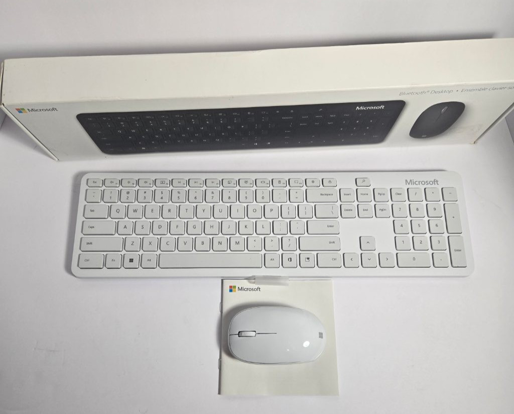 Microsoft Bluetooth Desktop Keyboard & Mouse Combo QHG-00001 White w/ Box