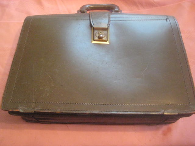 Brief Case Accordion Style Army Green Distressed 1950s Cowhide Wear Best USA
