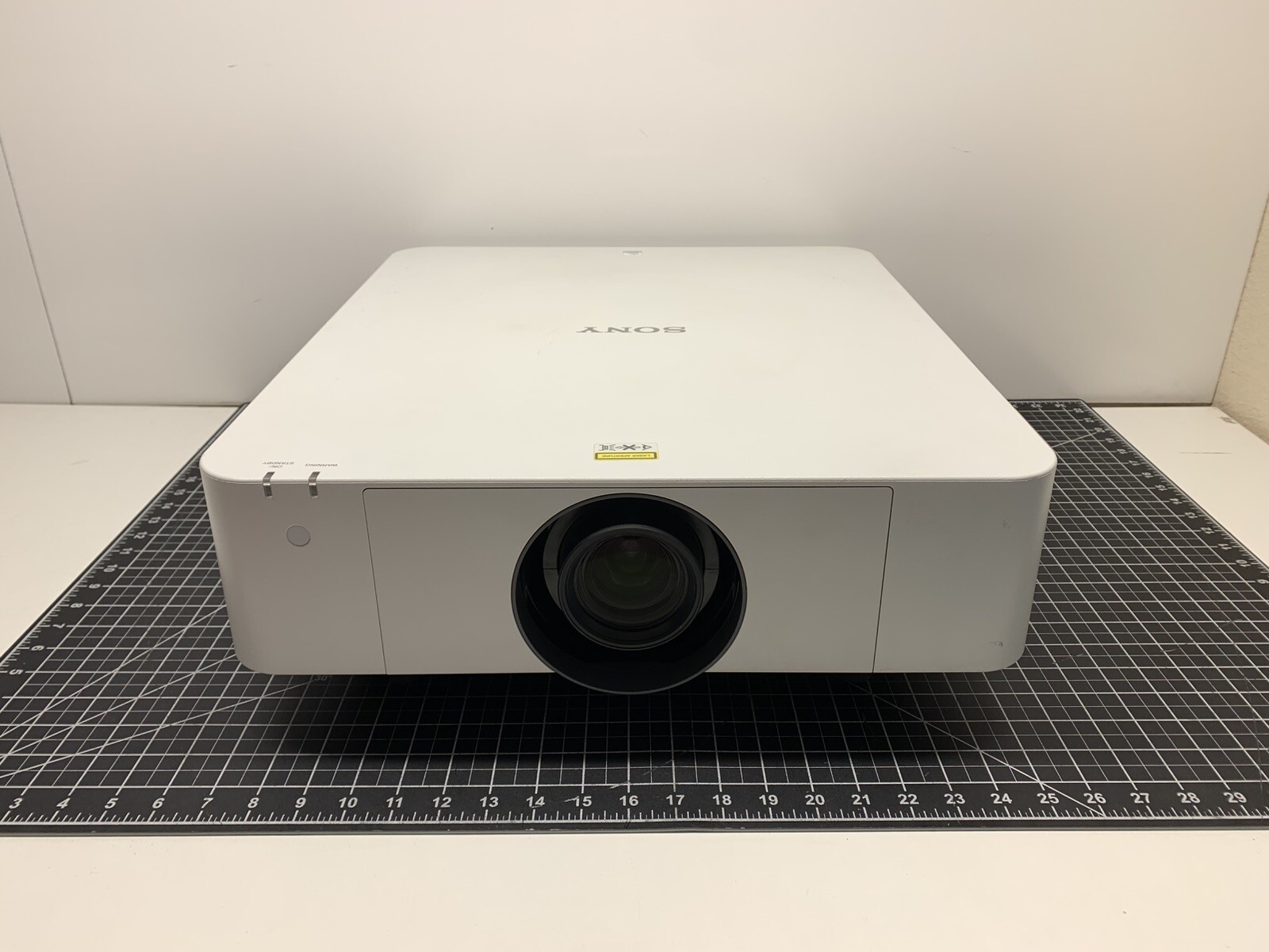 Sony VPL-FHZ60 Projector WUXGA HDMI 5000 Lumens 1920x1200 | Bad Image | #R479