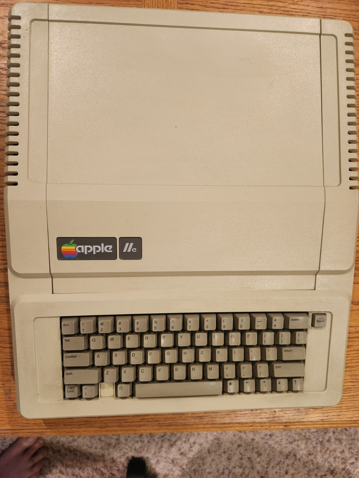 Apple IIe ][e 2e Model A2S2064 Vintage Personal Computer Tested  - Working