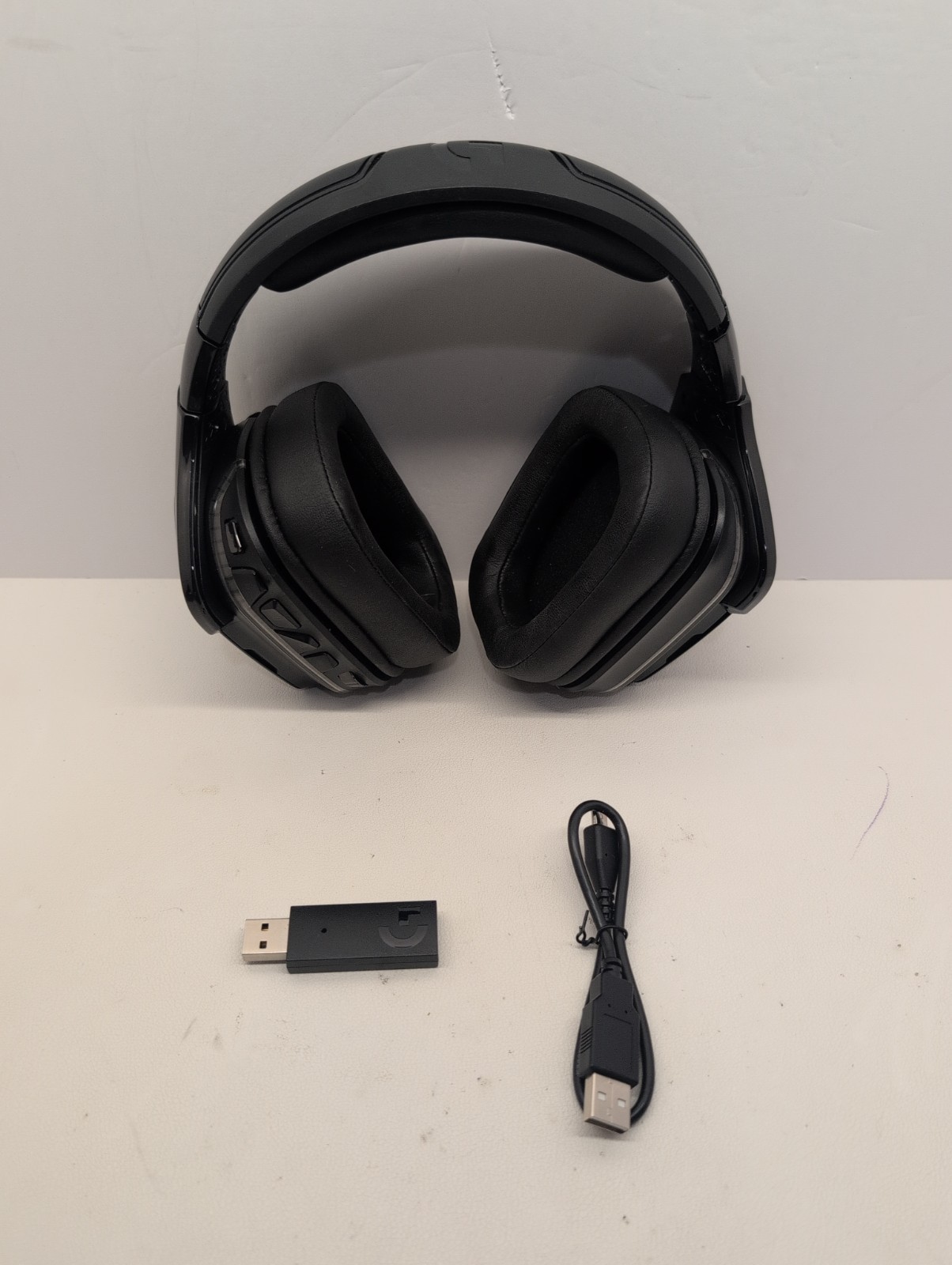Logitech G935 Wireless 7.1 Surround Sound LIGHTSYNC RGB Gaming Headset W/ Dongle