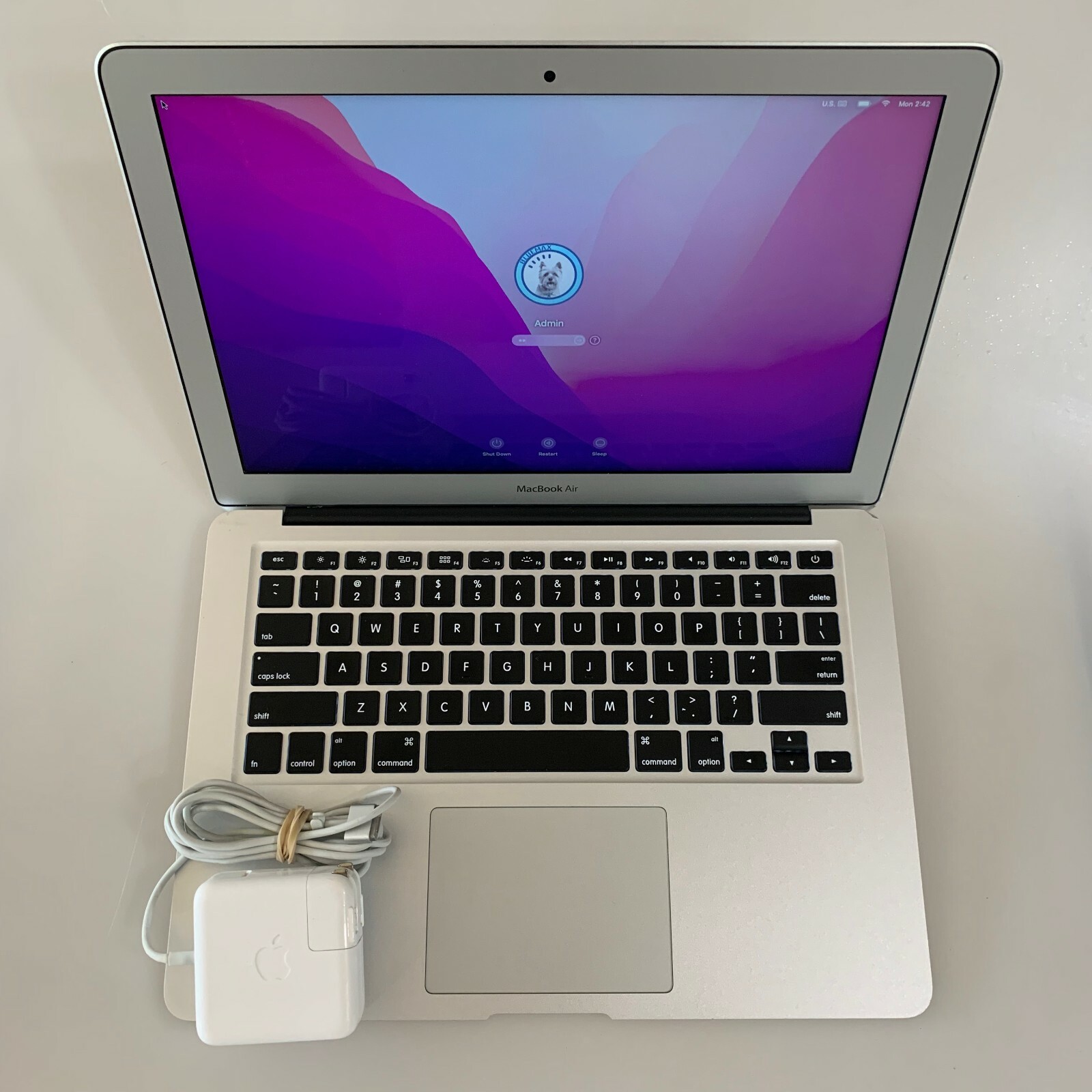 Apple MacBook Air 13" i5-1.6GHz CPU 128GB SSD MJVE2LL/A MacOS Monterey Warranty