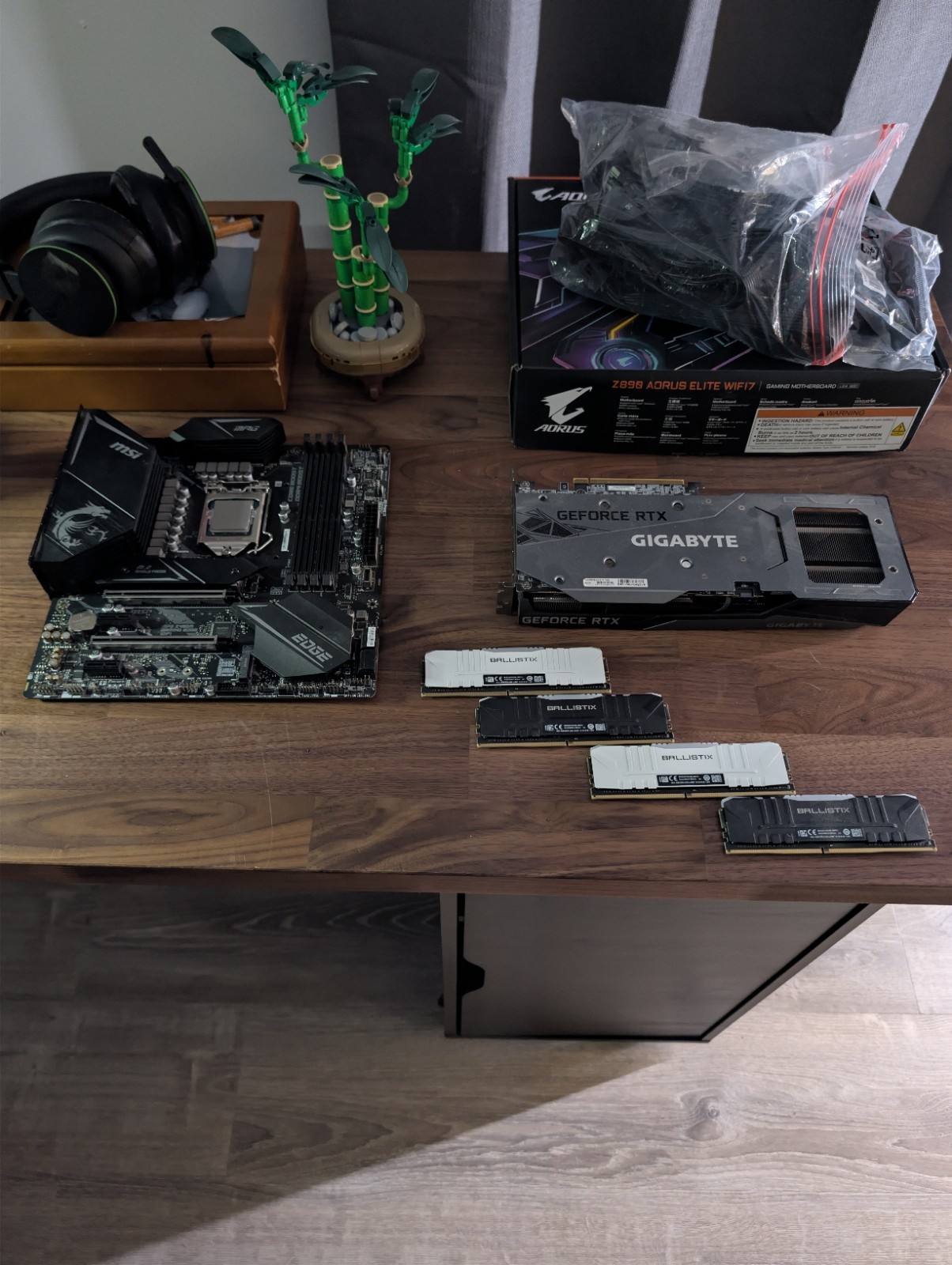 Motherboard / GPU / CPU / DDDR 4 Bundle
